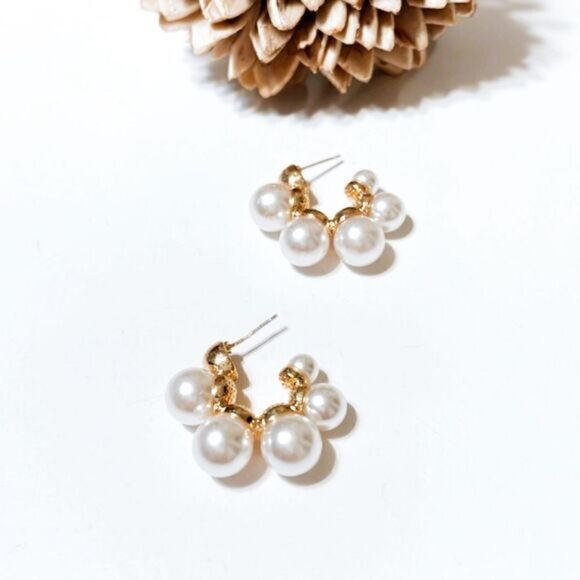 Pearl hoop  earrings  M47 - Picture 3 of 7